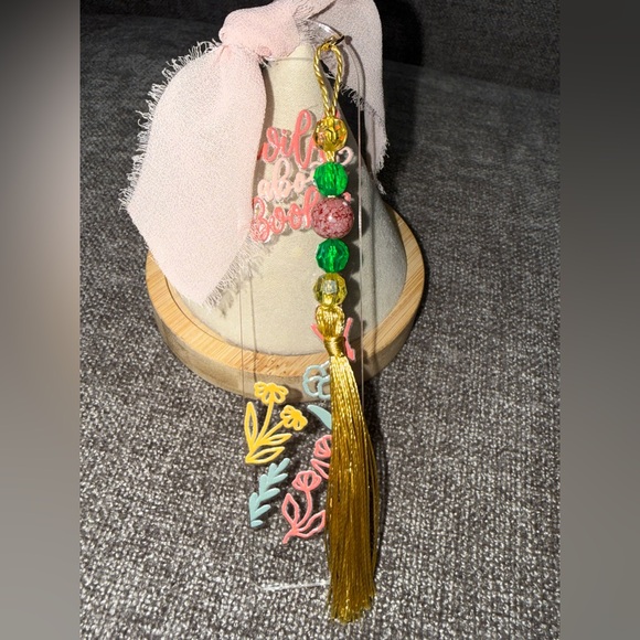 Acrylic bookmark “Wild about books” design, tassel and beads. NWOT - Picture 3 of 7
